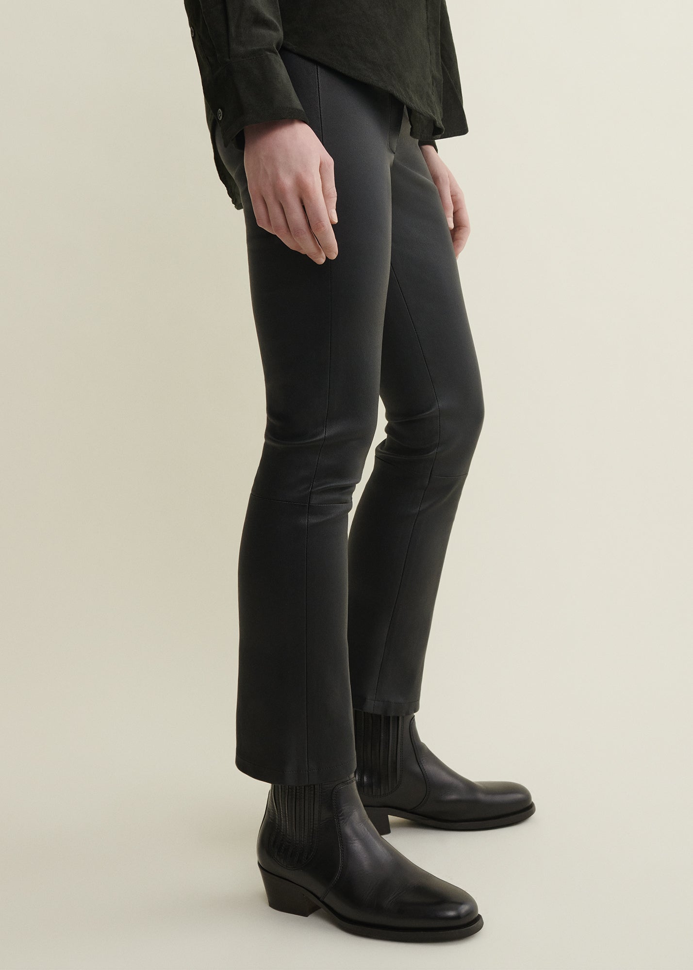 LIVELY | Leder Kick-Flare Leggings | Black