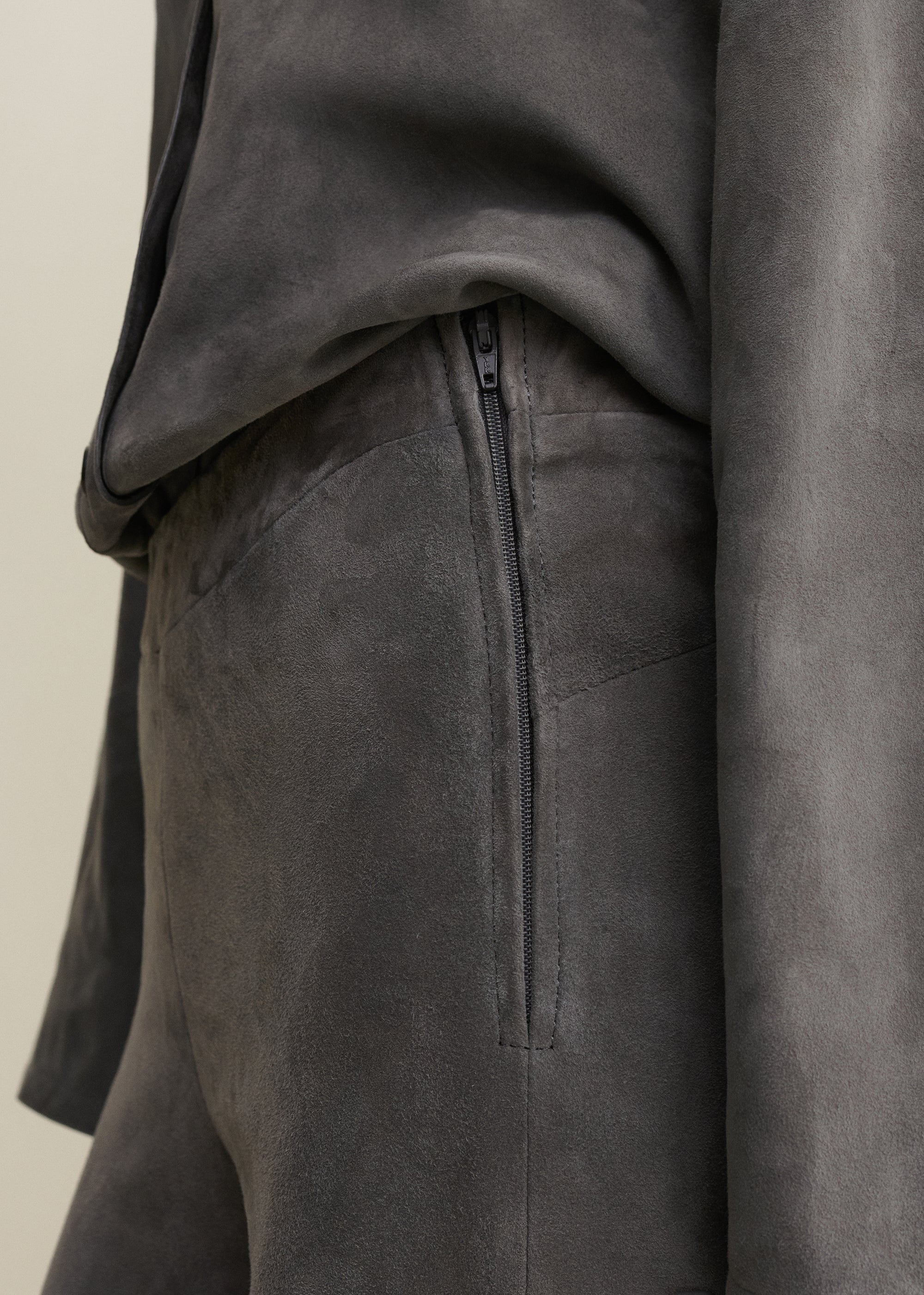 ROCHE | Stretch Wildleder Leggings | MONUMENT