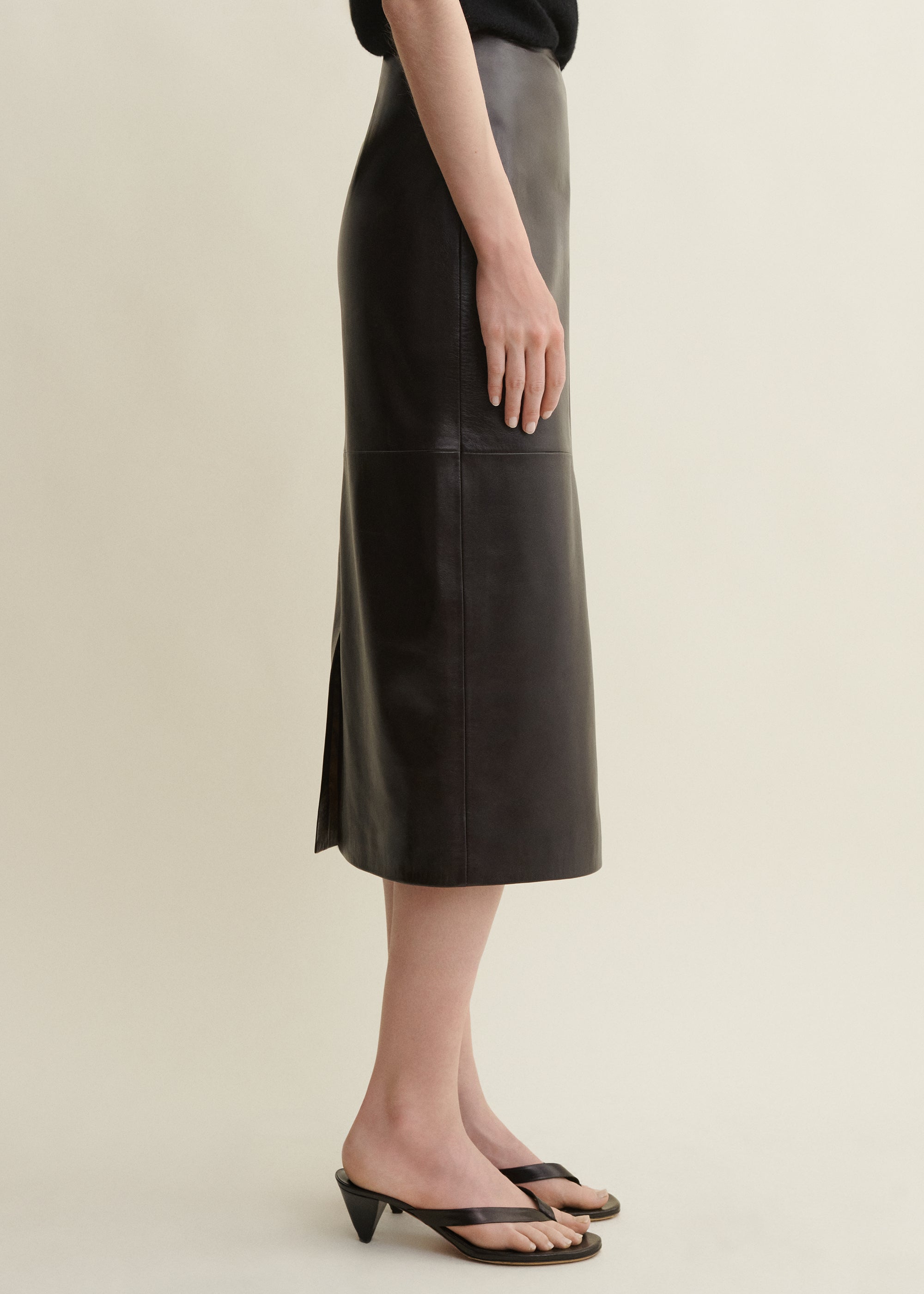 MEEKA | Leather Pecil Skirt | COFFEE BEAN