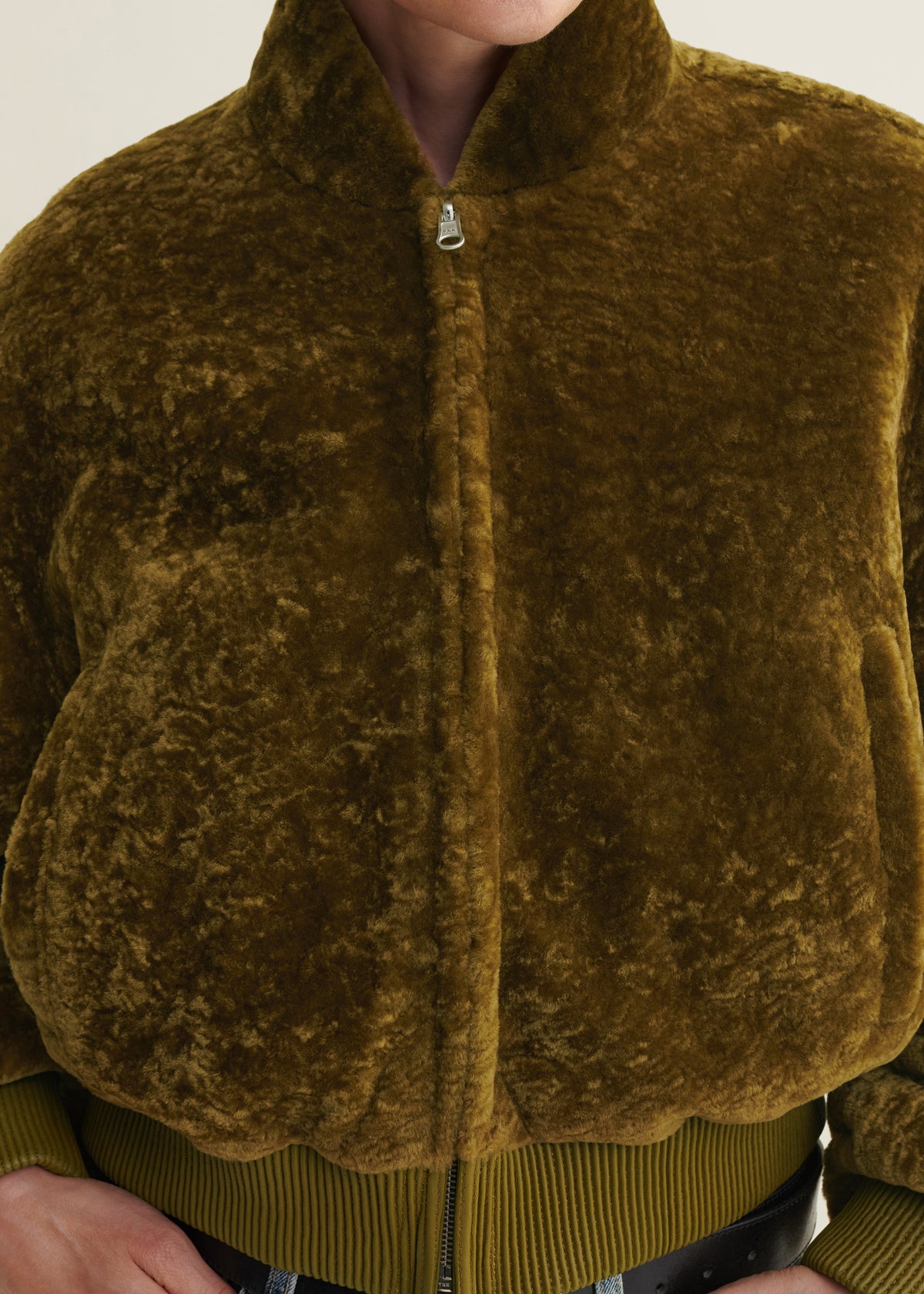 Azra | Wendejacke aus Samt und Lammfell | Dark Olive