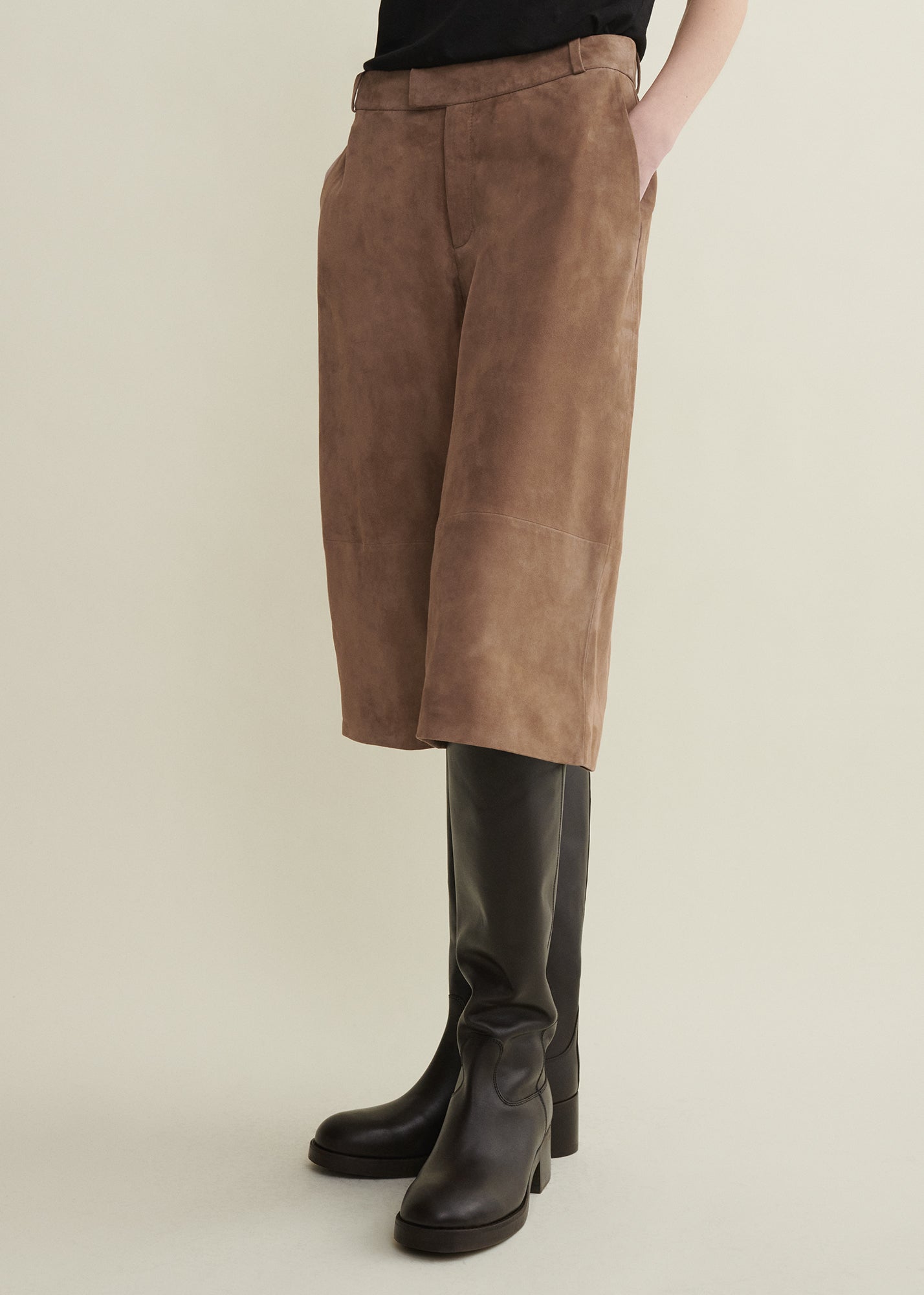 JINA | Long Suede Short