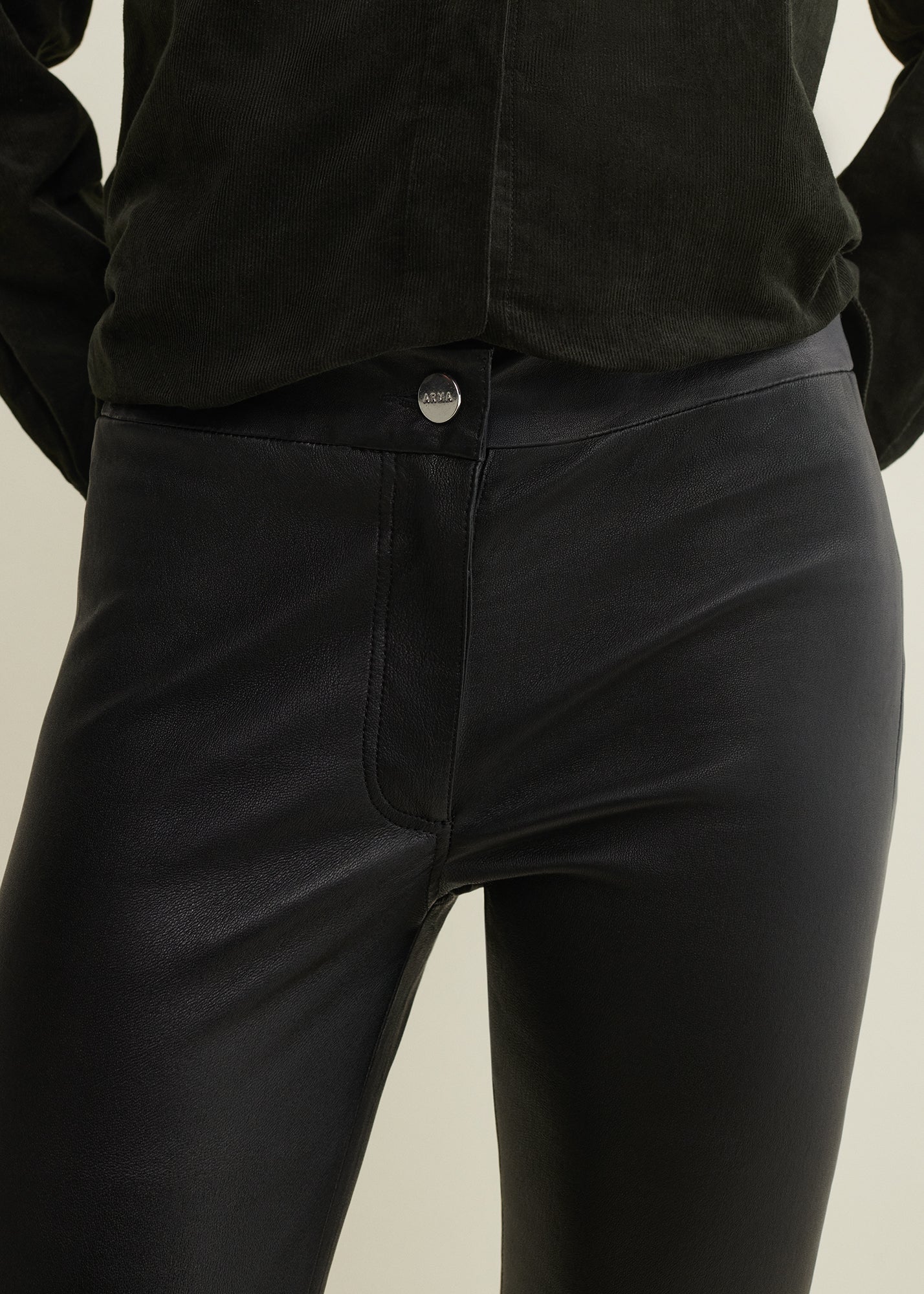 LIVELY | Leder Kick-Flare Leggings | Black