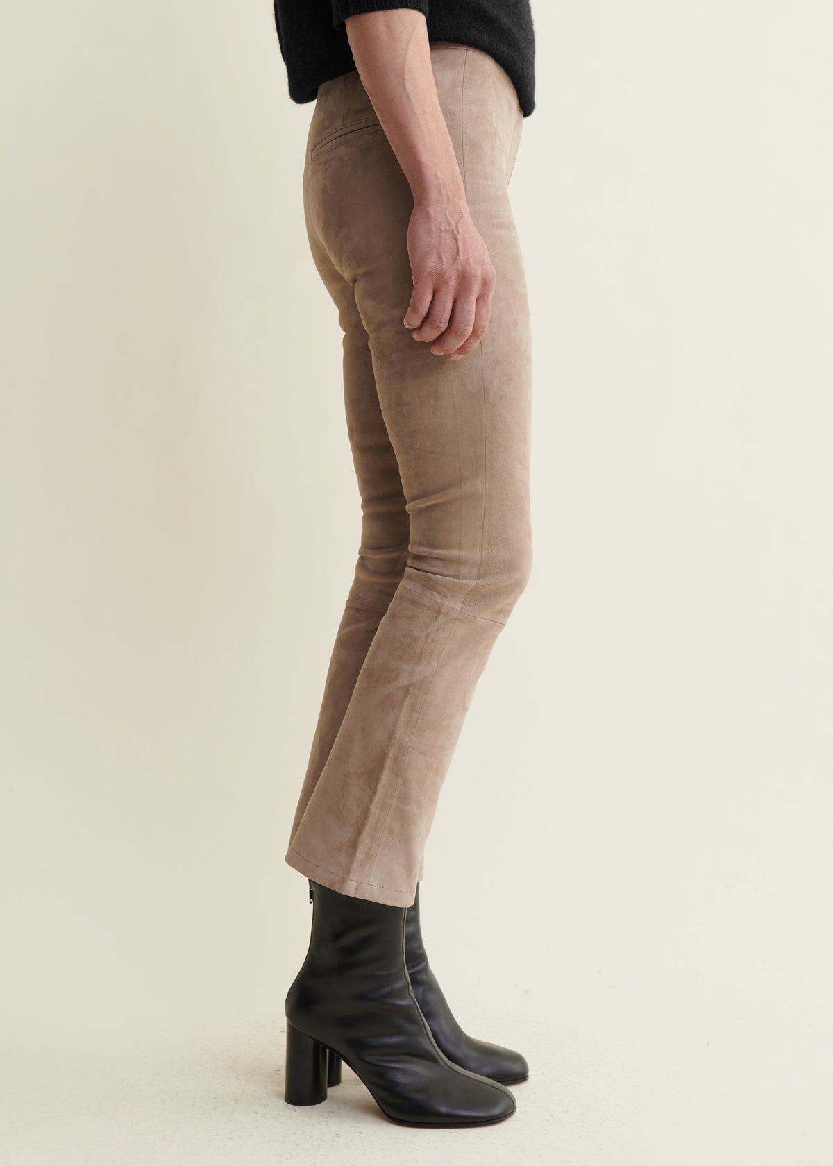 LIVELY | Suede Kick-flare Legging | Grey-Taupe