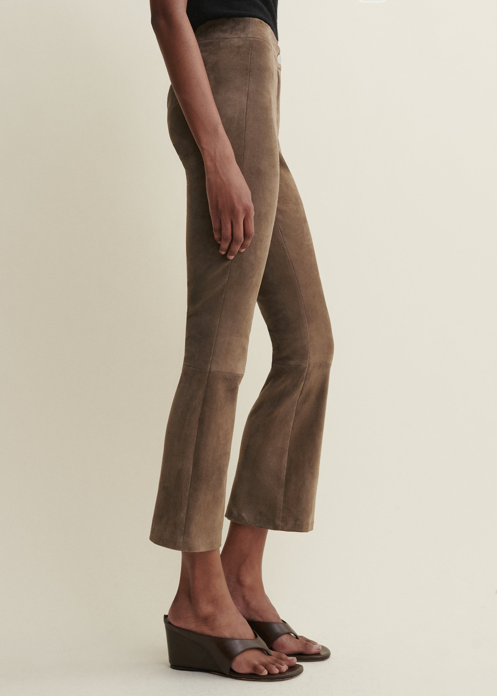 LIVELY | Wildleder Kick-Flare Leggings | Soil