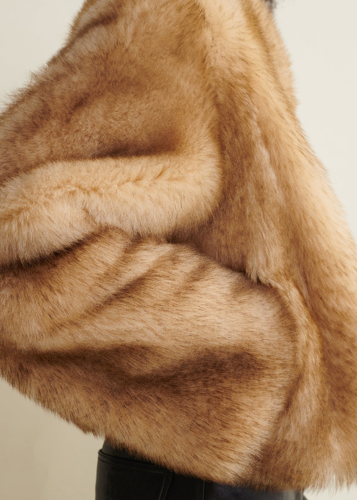 MOONEY | Cropped Shearling Jacket | Dark Beige