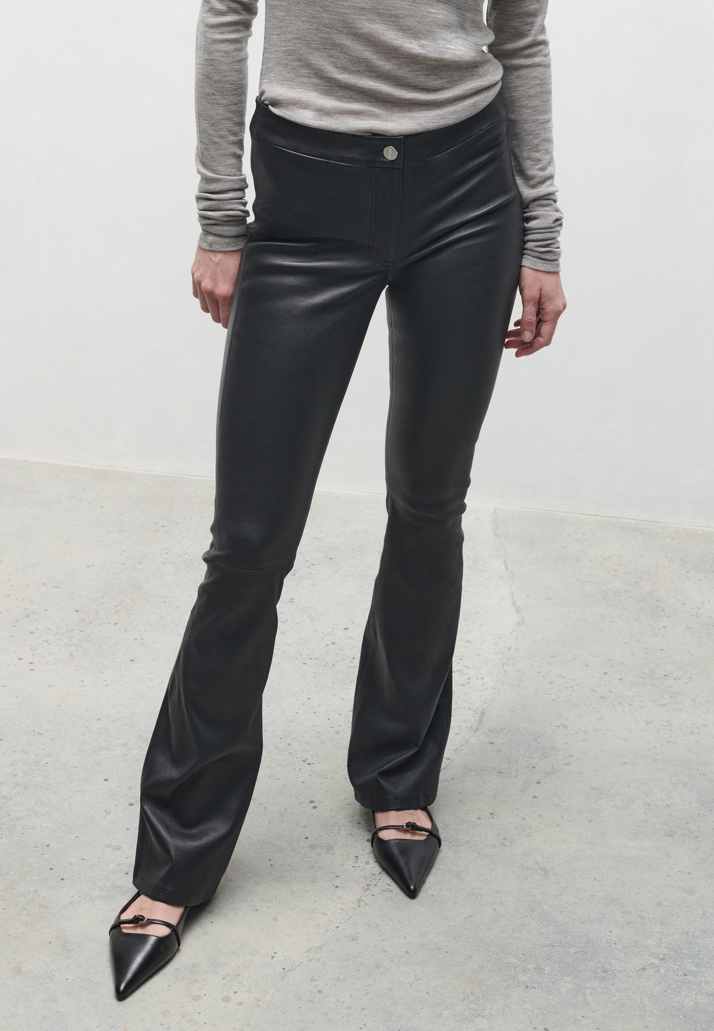 IZZY | Leather flared leggings