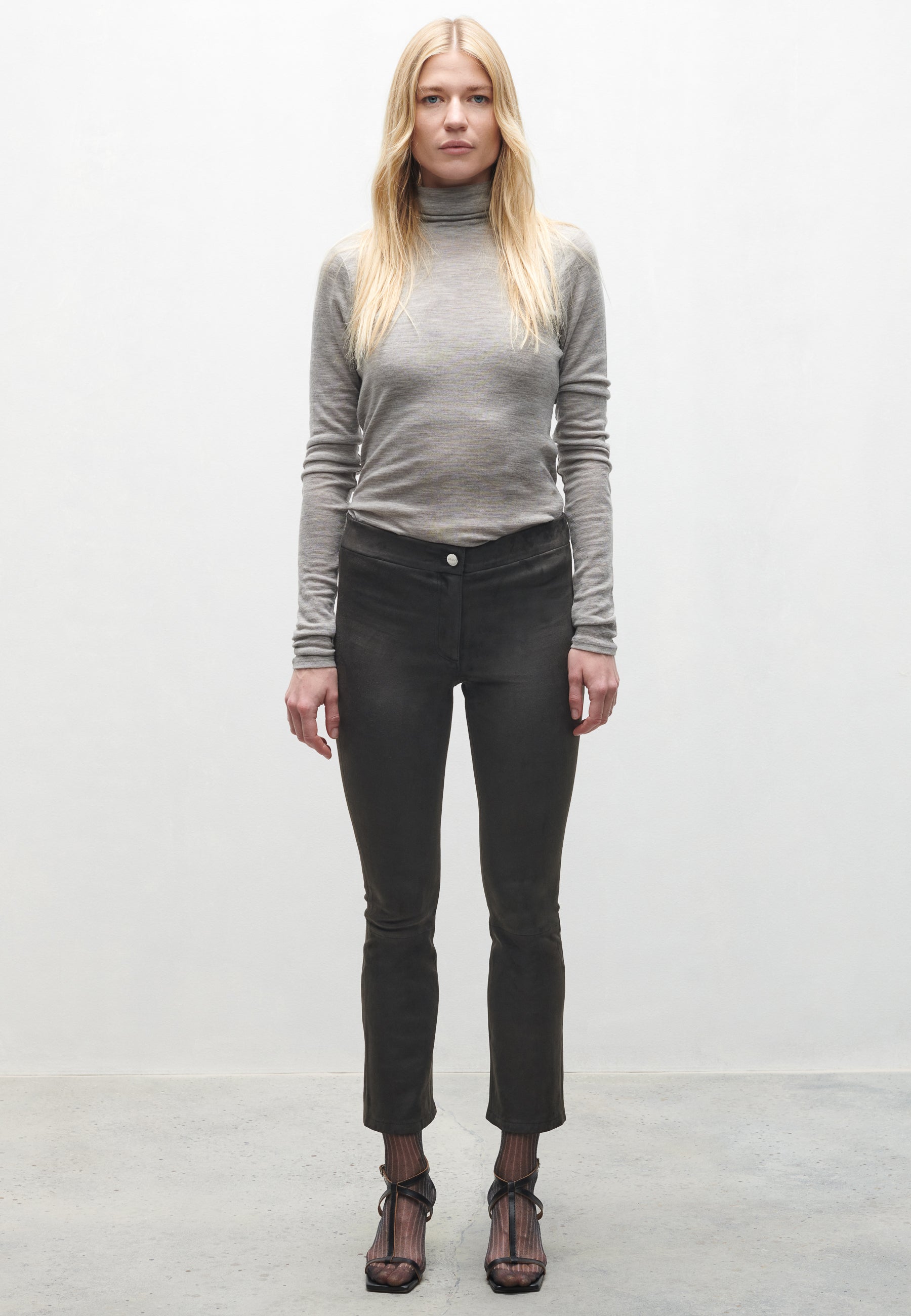 LIVELY | Suede Kick-flare Legging