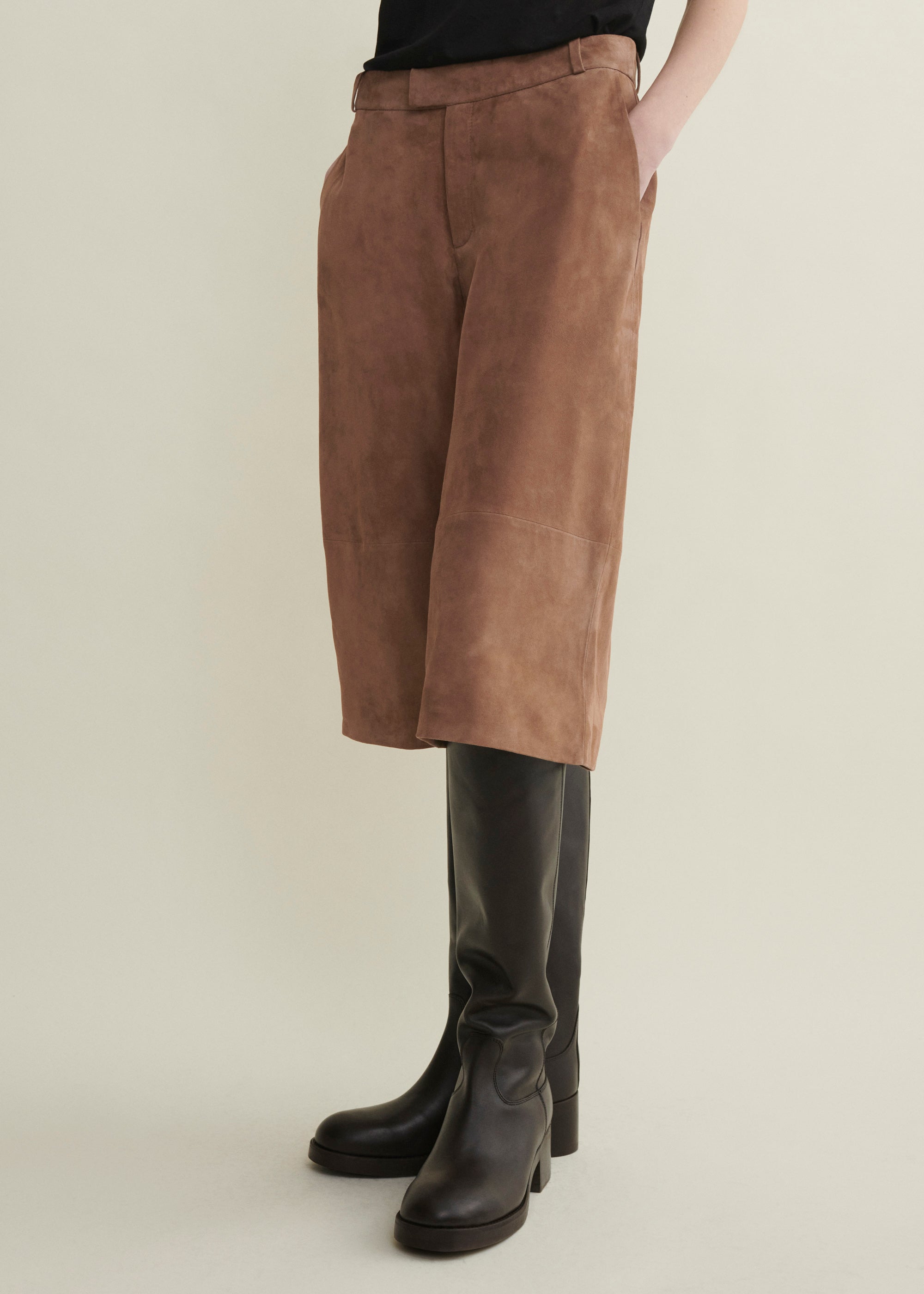 JINA | Long Suede Short