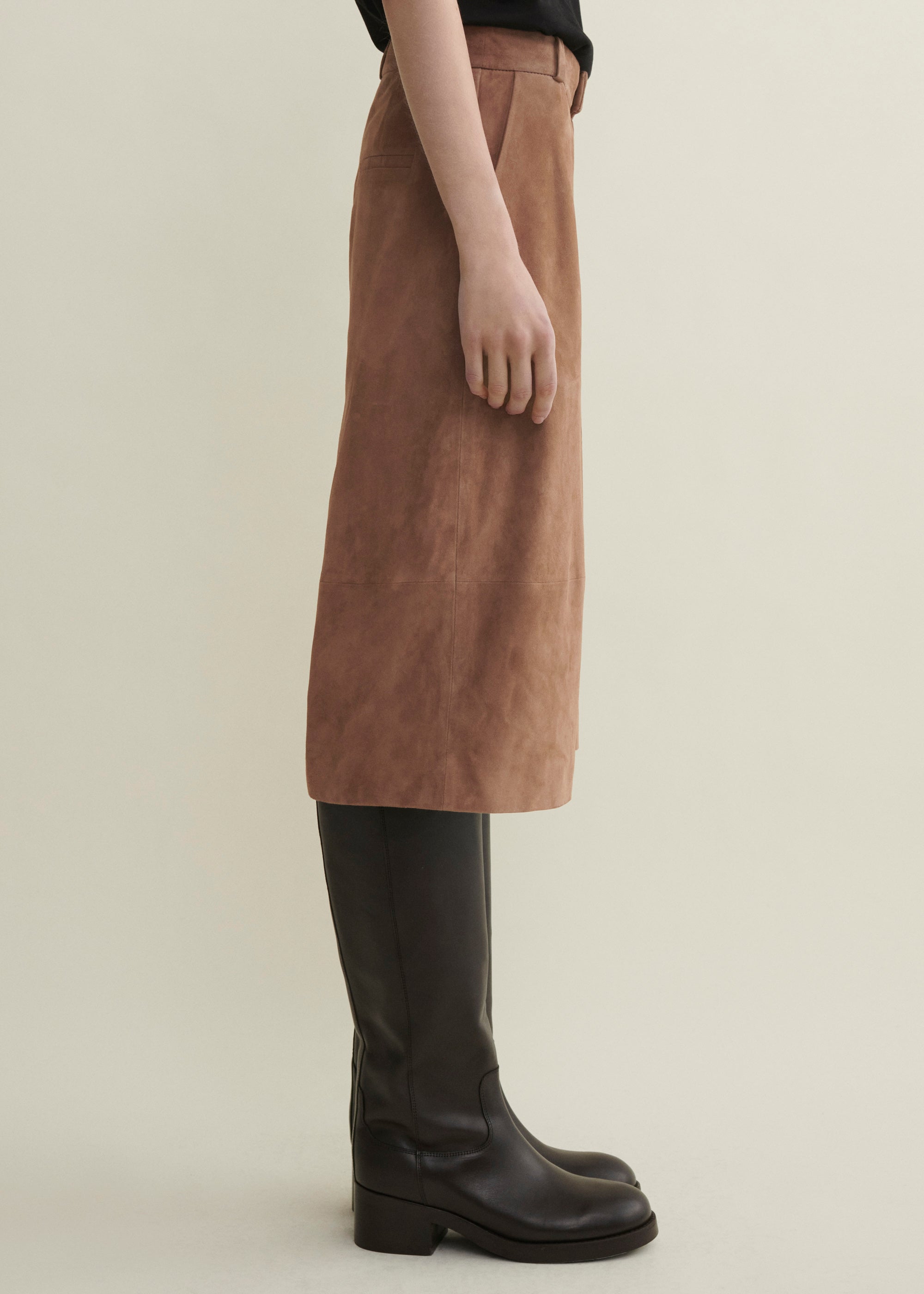 JINA | Long Suede Short