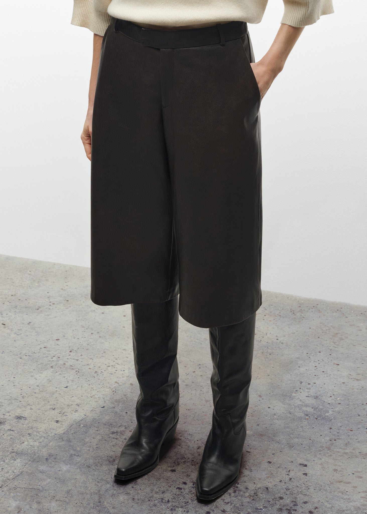 JINA | Long Vintage Leather Short