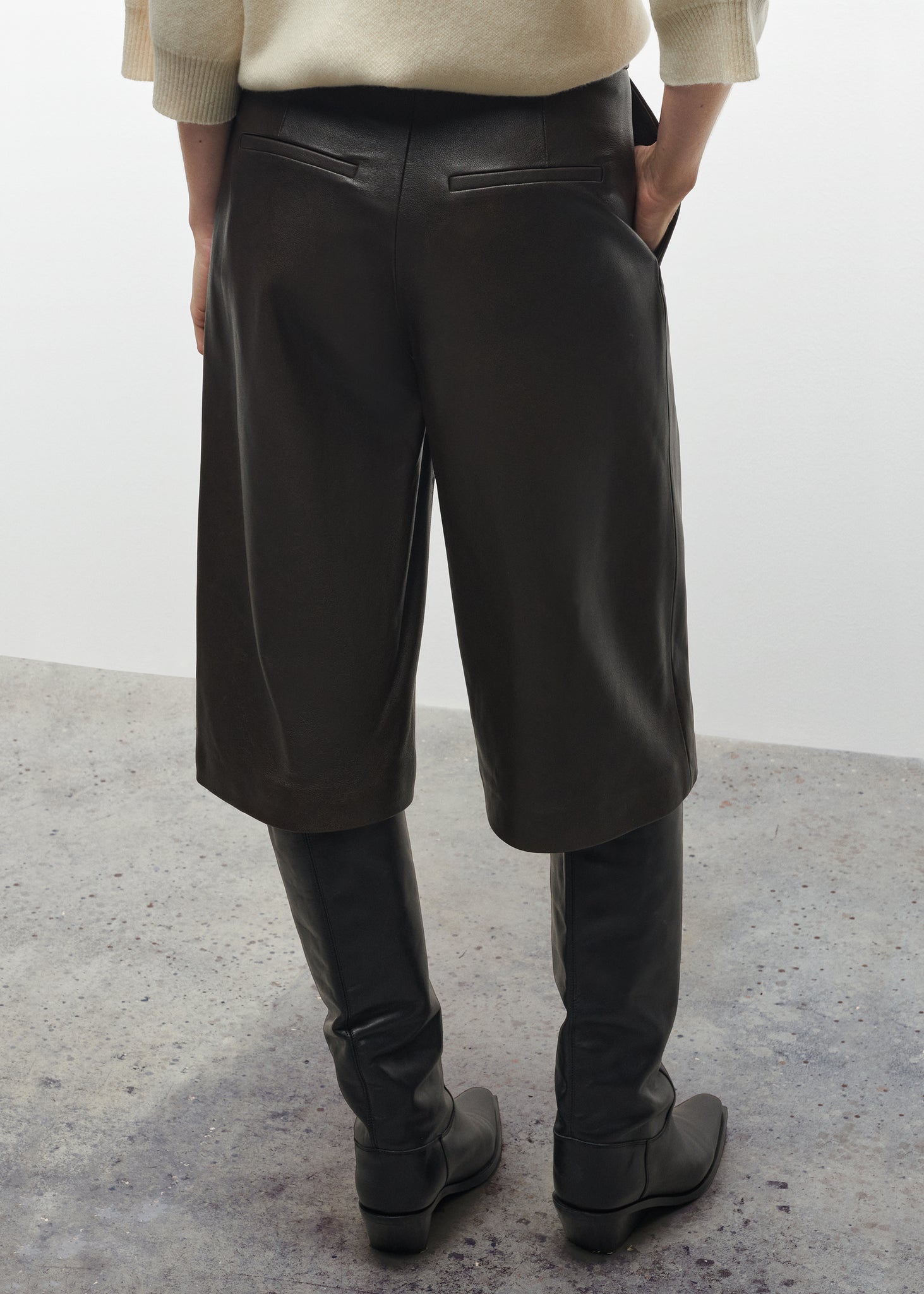 JINA | Long Vintage Leather Short